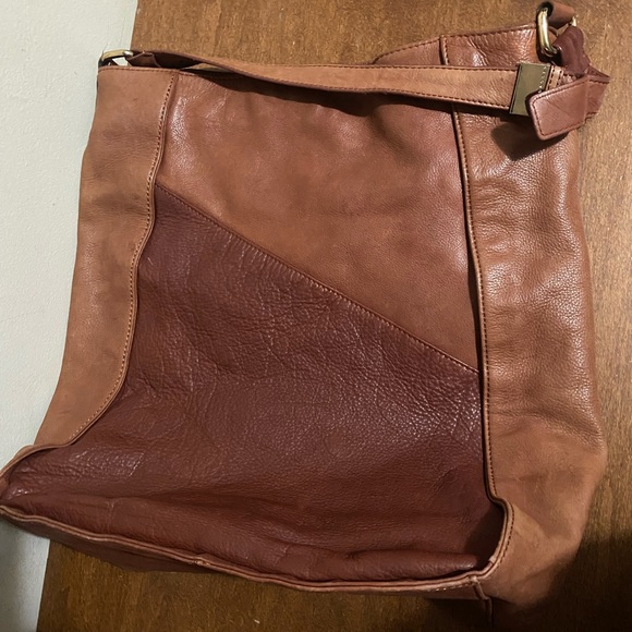 Kelsi Dagger brown leather silk lined with gold zipper handbag - Picture 3 of 5